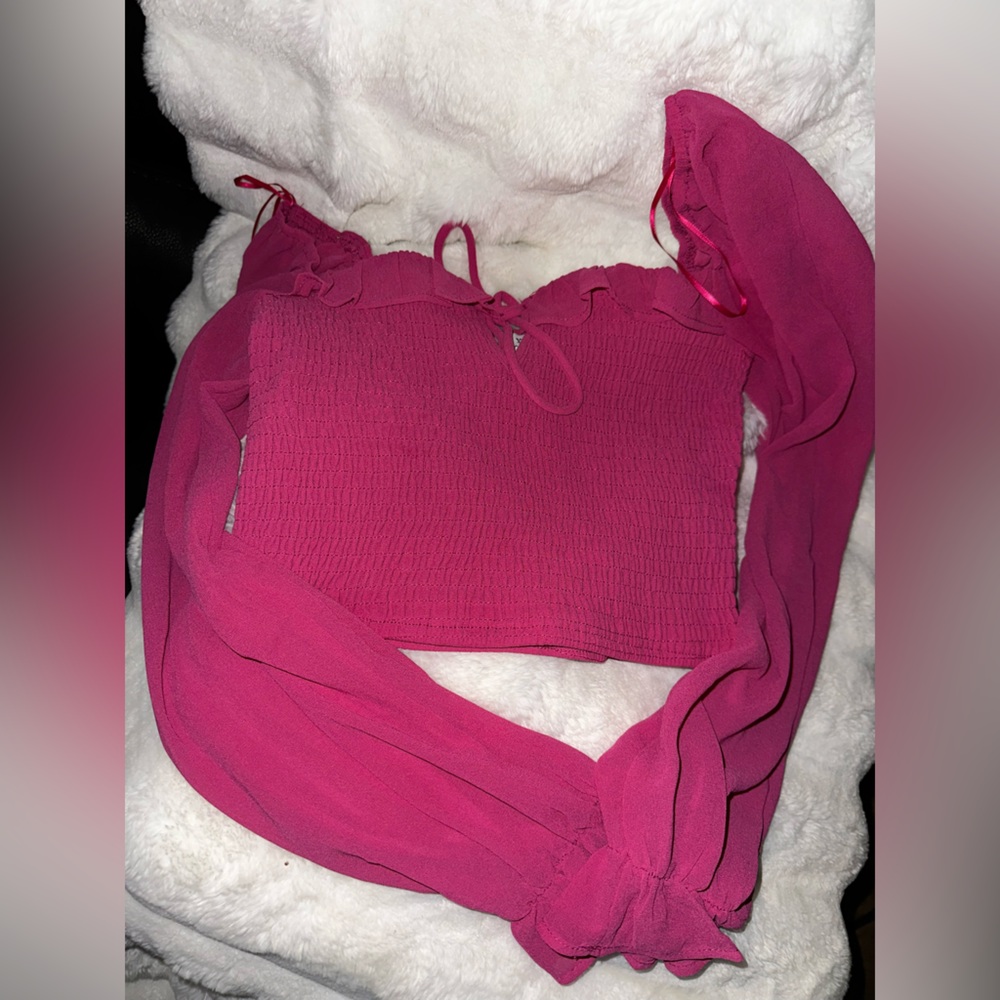Size Small Fuchsia Top, in great condition!